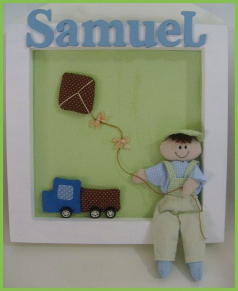 Quadro com menino em tecido e o nome